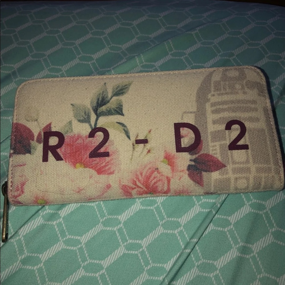 R2 D2 wallet